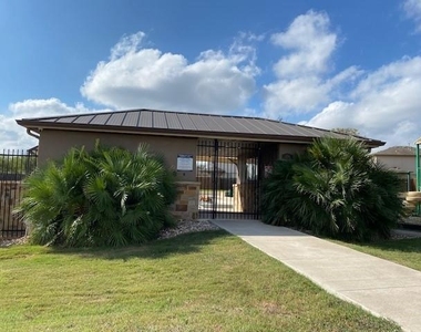 124 Hollis Ln - Photo Thumbnail 15