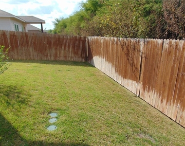 124 Hollis Ln - Photo Thumbnail 14