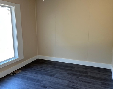 1321 Harris Hill Rd - Photo Thumbnail 3