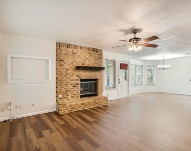 1712 Hermitage Dr - Photo Thumbnail 4
