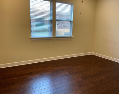 236 Galveston Island Ln - Photo Thumbnail 5