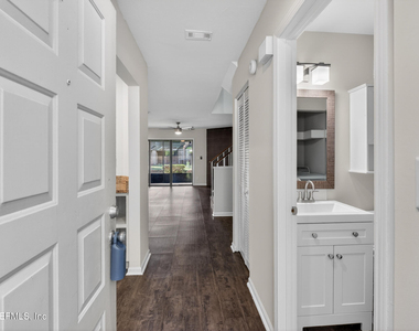 7701 Baymeadows Circle W - Photo Thumbnail 4