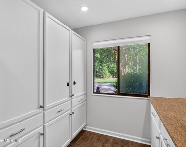 7701 Baymeadows Circle W - Photo Thumbnail 9