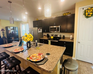 12573 Green Meadow Drive - Photo Thumbnail 17