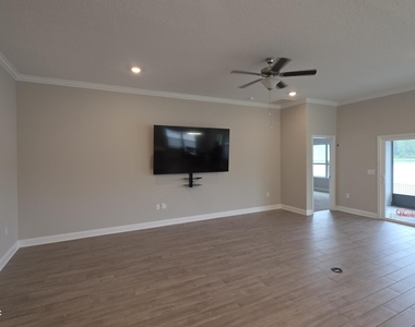 721 Narvarez Avenue - Photo Thumbnail 4