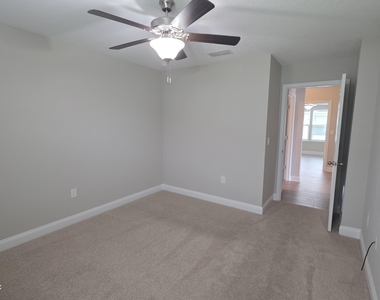 721 Narvarez Avenue - Photo Thumbnail 12