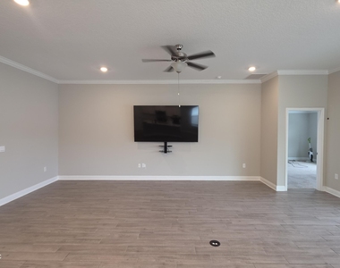721 Narvarez Avenue - Photo Thumbnail 5