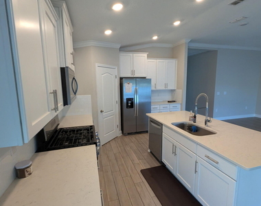 721 Narvarez Avenue - Photo Thumbnail 6
