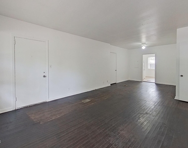 1464 Holmesdale Road - Photo Thumbnail 3
