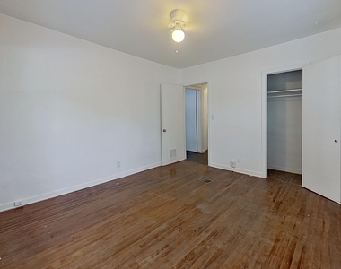 1464 Holmesdale Road - Photo Thumbnail 10