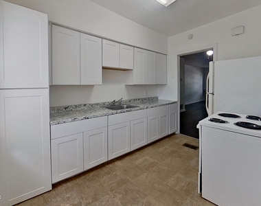 1464 Holmesdale Road - Photo Thumbnail 6