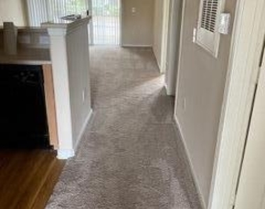 8290 Gate Parkway W - Photo Thumbnail 6