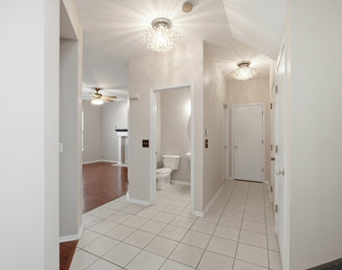 512 Normandy Lane - Photo Thumbnail 9