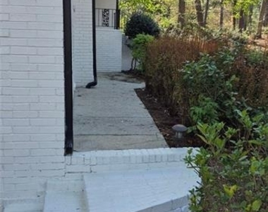 605 Dalrymple Ne - Photo Thumbnail 2