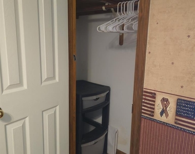 3666 Lakewood Court - Photo Thumbnail 8
