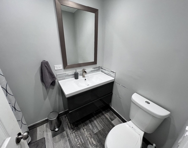 2330 N Lockwood Avenue - Photo Thumbnail 10
