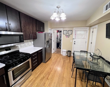 2330 N Lockwood Avenue - Photo Thumbnail 4