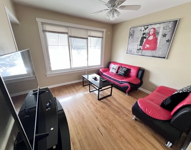 2330 N Lockwood Avenue - Photo Thumbnail 5