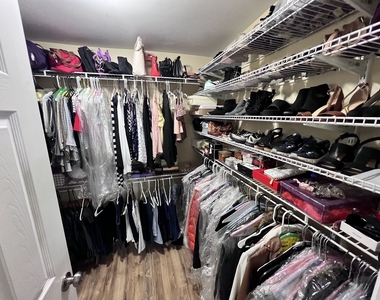 2330 N Lockwood Avenue - Photo Thumbnail 12