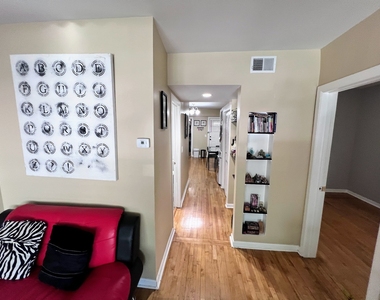 2330 N Lockwood Avenue - Photo Thumbnail 7