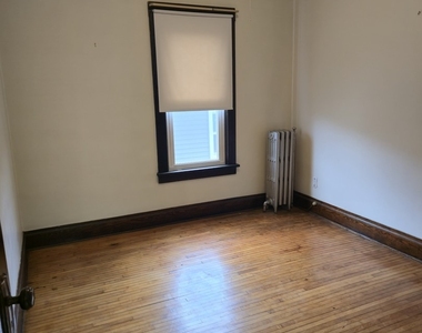 121 Davis Avenue - Photo Thumbnail 4