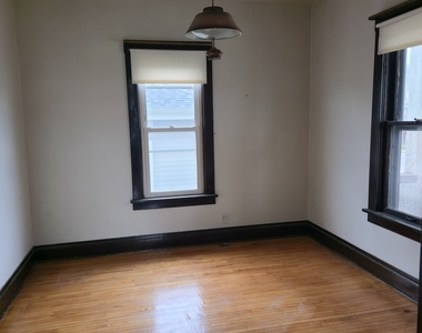 121 Davis Avenue - Photo Thumbnail 3