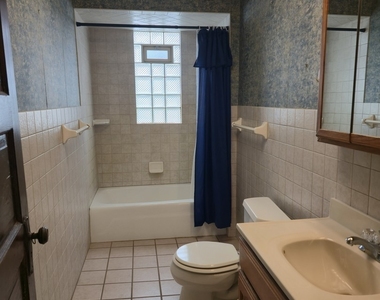121 Davis Avenue - Photo Thumbnail 8