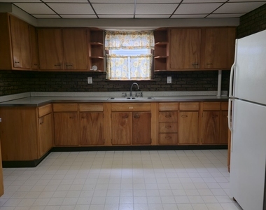 121 Davis Avenue - Photo Thumbnail 6