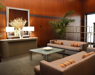 5100 N Marine Drive - Photo Thumbnail 2