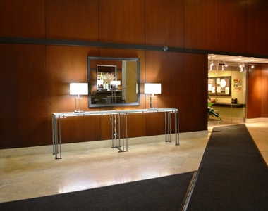 5100 N Marine Drive - Photo Thumbnail 1