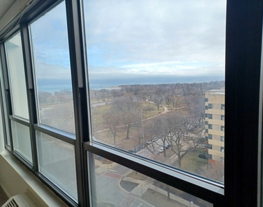 5100 N Marine Drive - Photo Thumbnail 9