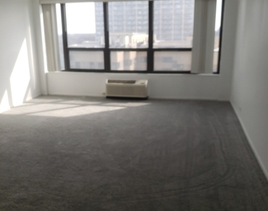 5100 N Marine Drive - Photo Thumbnail 5