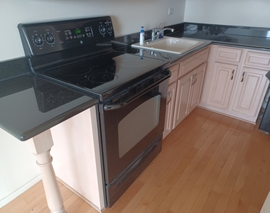 5100 N Marine Drive - Photo Thumbnail 7