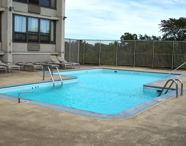 5100 N Marine Drive - Photo Thumbnail 12