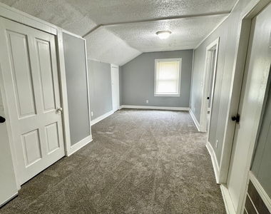 3032 1/2 Indian Road - Photo Thumbnail 1