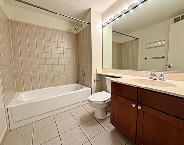 758 N Larrabee Street - Photo Thumbnail 3