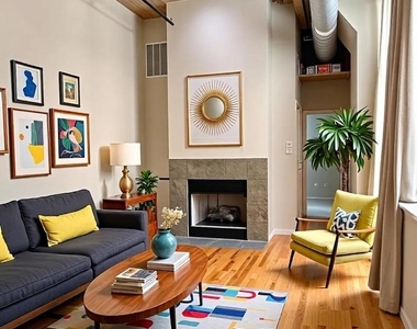 758 N Larrabee Street - Photo Thumbnail 6