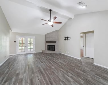 2304 Colleen Drive - Photo Thumbnail 2