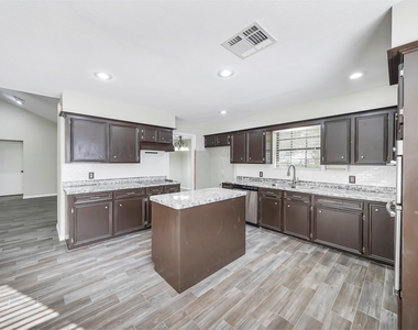 2304 Colleen Drive - Photo Thumbnail 5