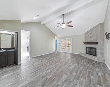 2304 Colleen Drive - Photo Thumbnail 4