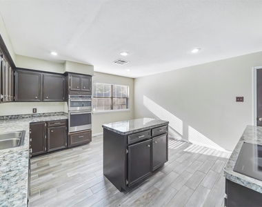 2304 Colleen Drive - Photo Thumbnail 6