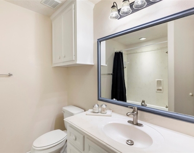 207 Foster Street - Photo Thumbnail 11
