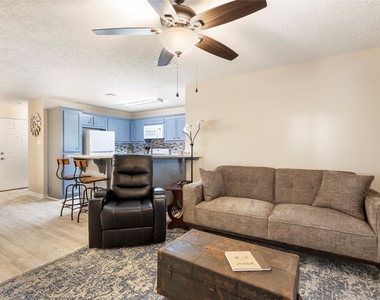 207 Foster Street - Photo Thumbnail 7