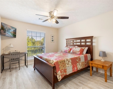 207 Foster Street - Photo Thumbnail 8