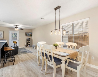 207 Foster Street - Photo Thumbnail 3