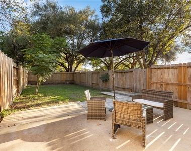 207 Foster Street - Photo Thumbnail 1