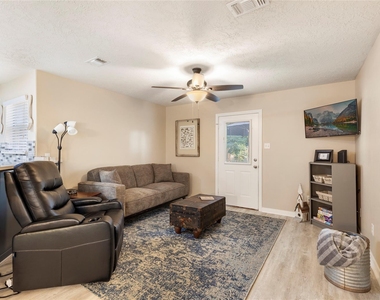 207 Foster Street - Photo Thumbnail 6