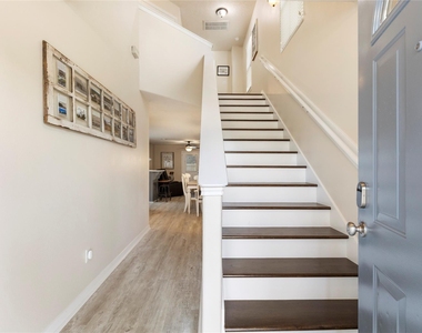 207 Foster Street - Photo Thumbnail 2
