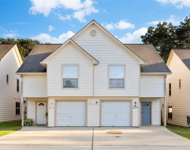 207 Foster Street - Photo Thumbnail 14