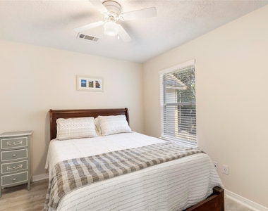 207 Foster Street - Photo Thumbnail 10